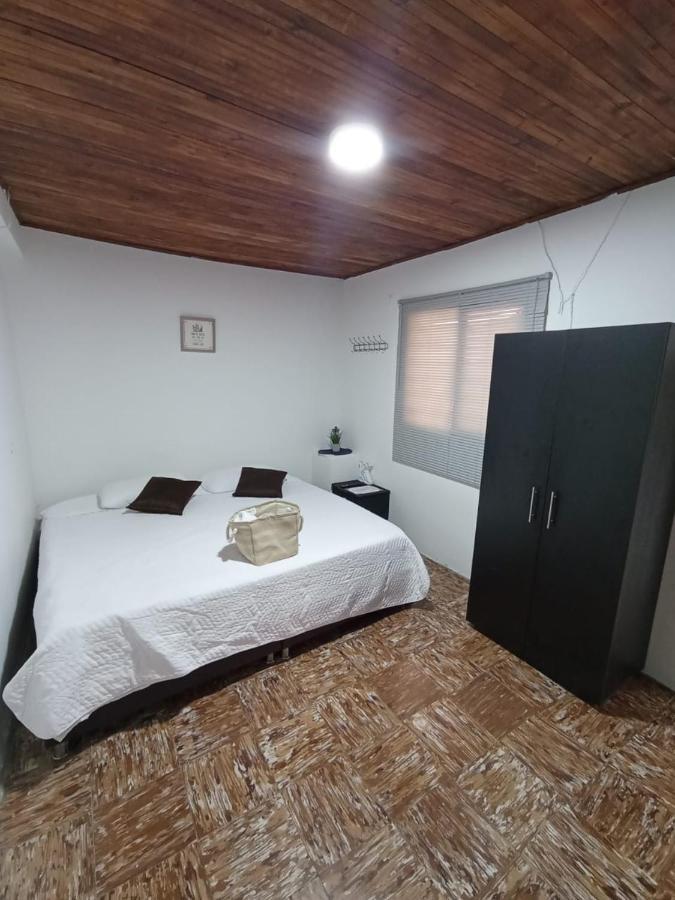 Komodo Alojamiento- Hostal Autoservicio - Ubicado Muy Cerca Al Centro Historico -Habitaciones Con Bano Privado, Wifi , Cama 2X2 Popayan Luaran gambar