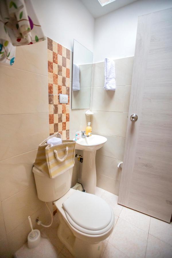 Komodo Alojamiento- Hostal Autoservicio, Ubicado Cerca Al Centro Historico - Bano Privado, Wifi , Cama 2X2 Y Agua Caliente Y Cocina Compartida Popayan Luaran gambar